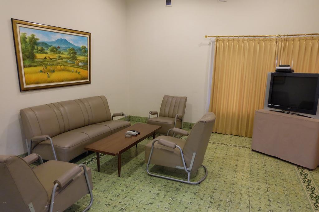 Караганьяр: Hotel Indah Palace Tawangmangu