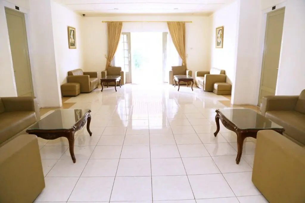 Караганьяр: Hotel Indah Palace Tawangmangu