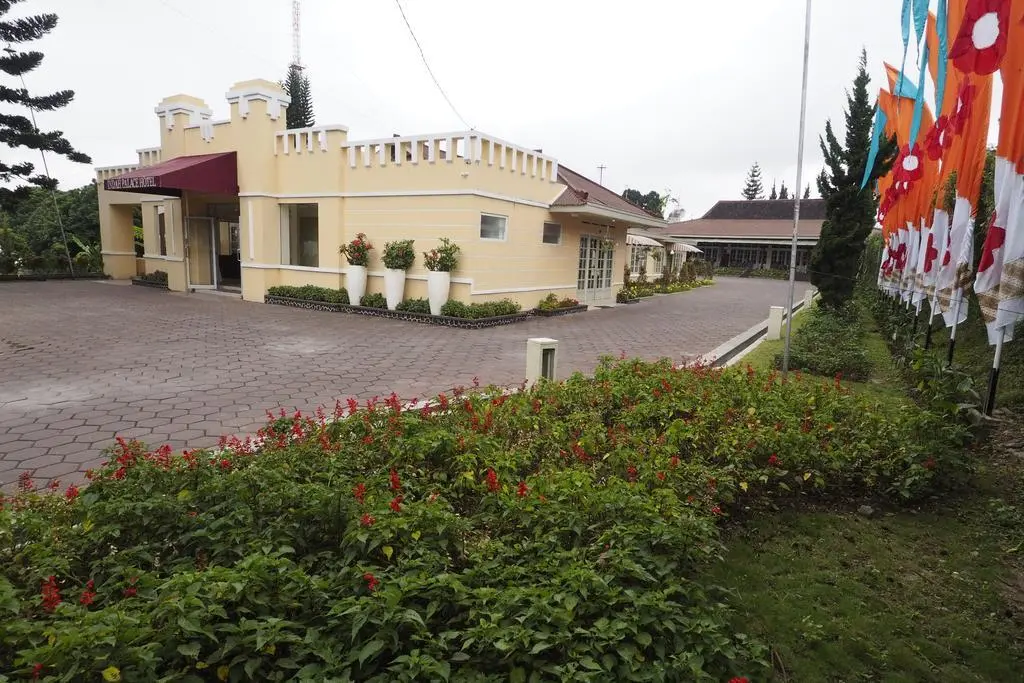 Караганьяр: Hotel Indah Palace Tawangmangu
