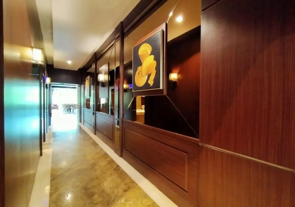 Сурабая: Narita Hotel Surabaya