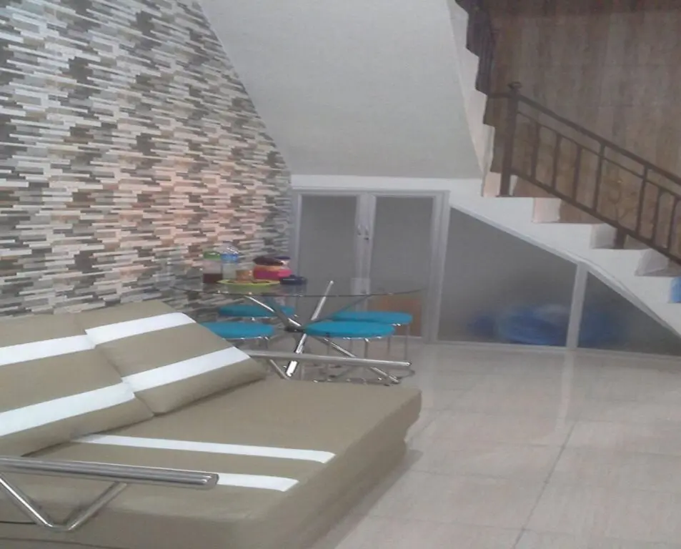 Бату: Villa Puncak Garuda