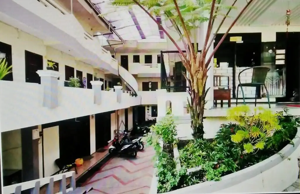Маланг: Adel Guest House