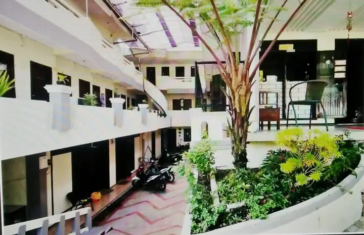 Маланг: Adel Guest House