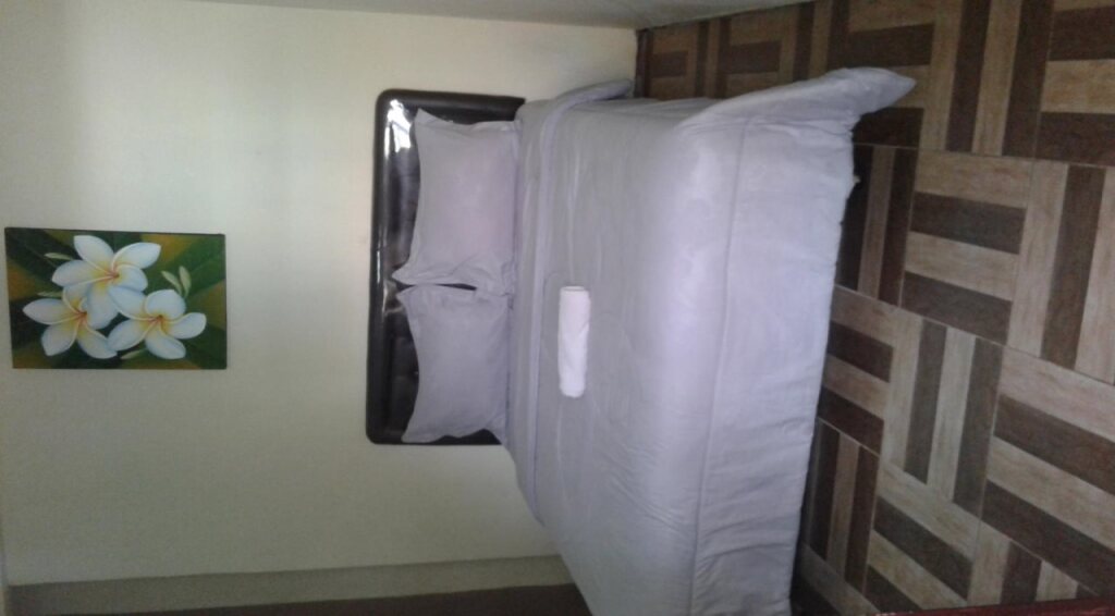 Маланг: Adel Guest House