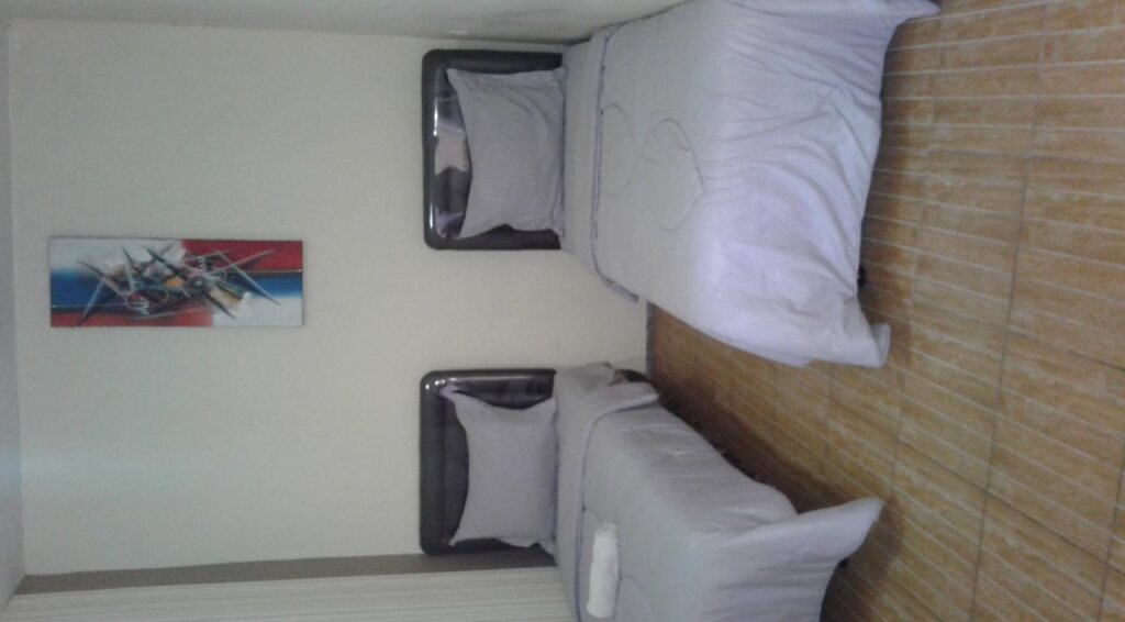 Маланг: Adel Guest House