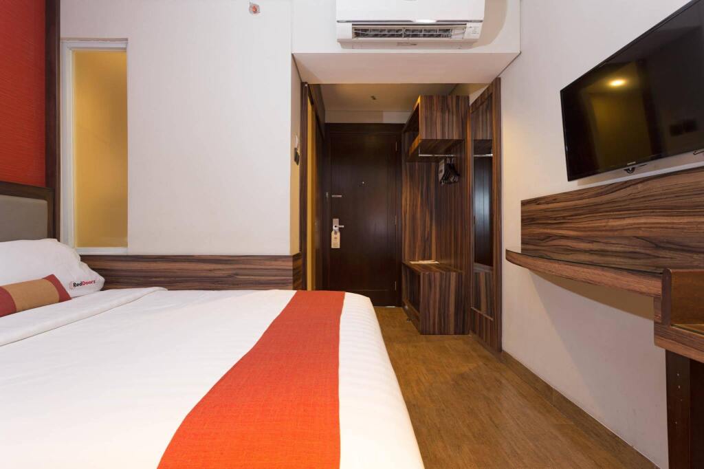 Джакарта: RedDoorz Plus near Blok M Square