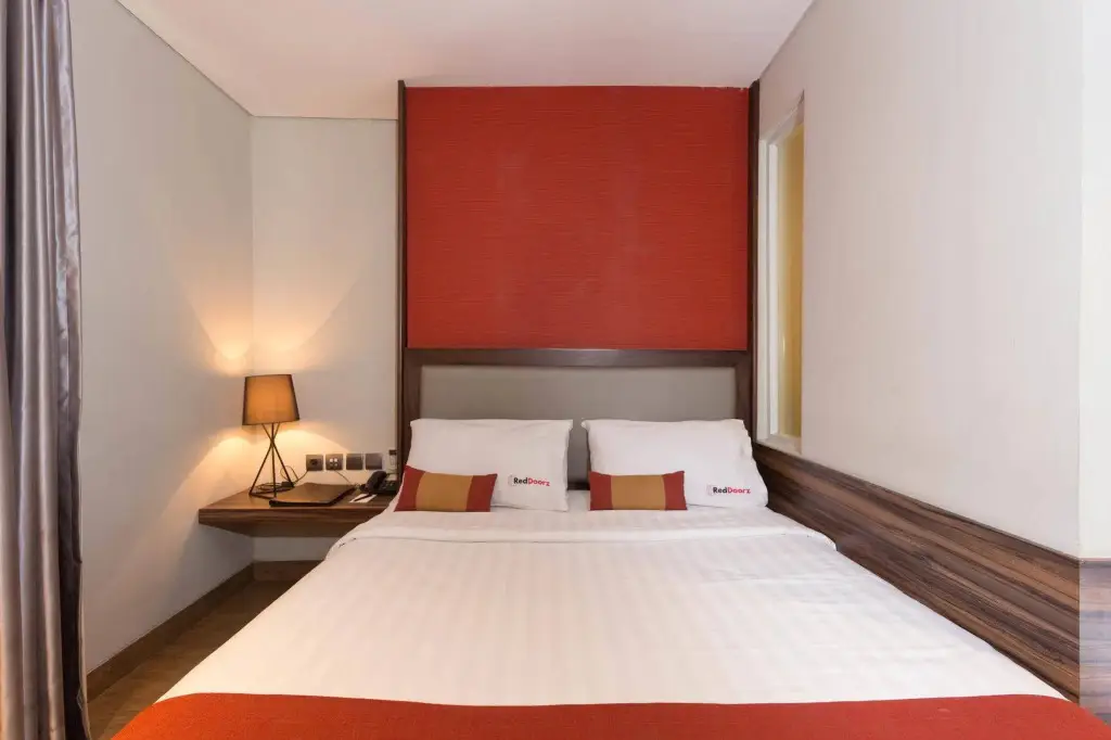 Джакарта: RedDoorz Plus near Blok M Square