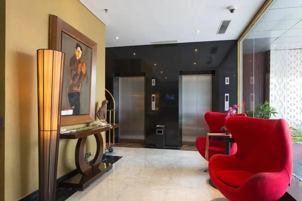 Джакарта: RedDoorz Plus near Blok M Square