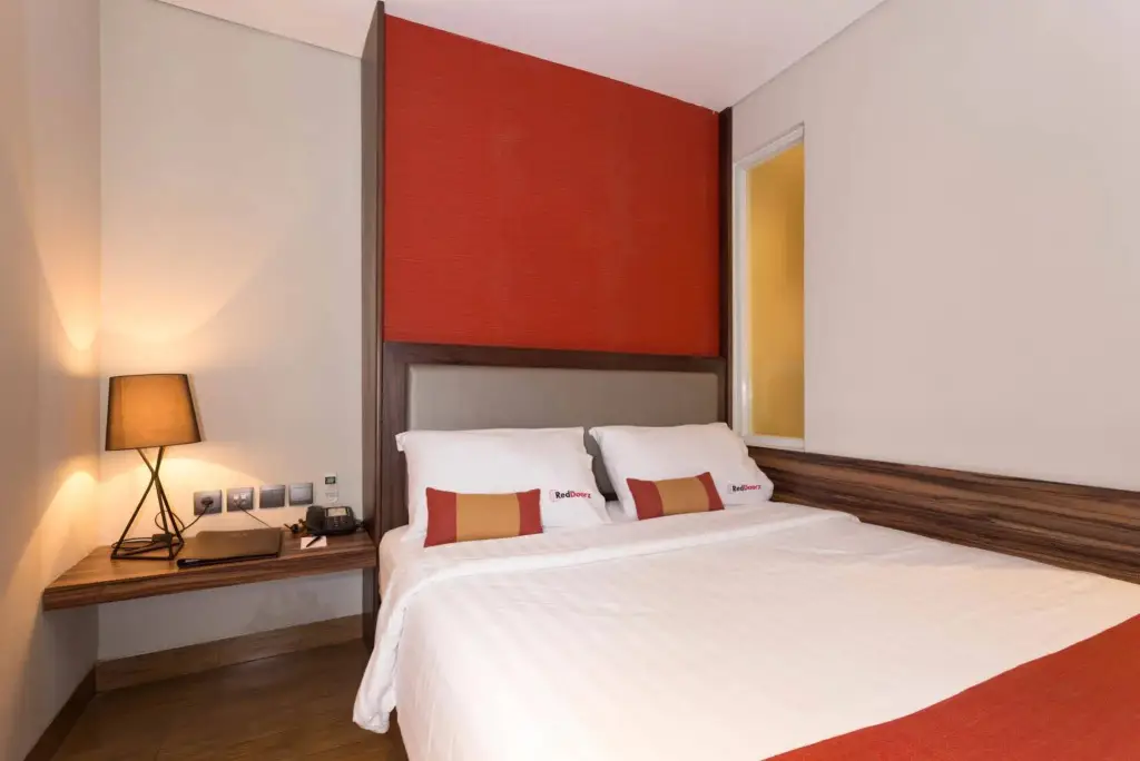 Джакарта: RedDoorz Plus near Blok M Square
