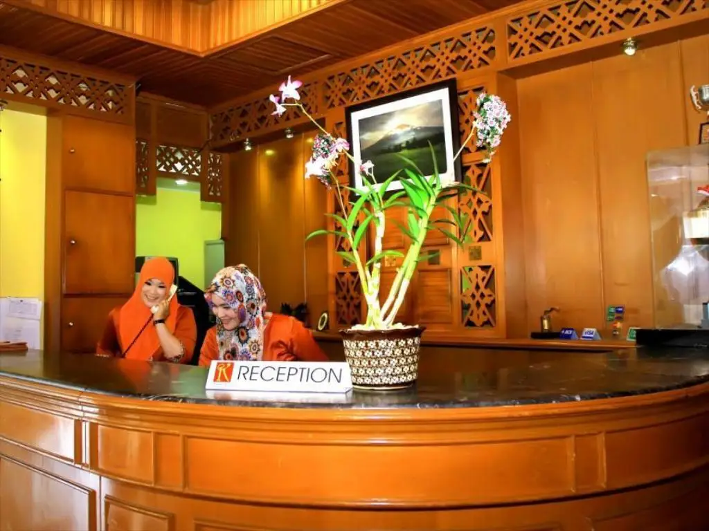 Букиттинги: Kharisma Hotel