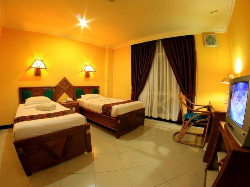 Букиттинги: Kharisma Hotel