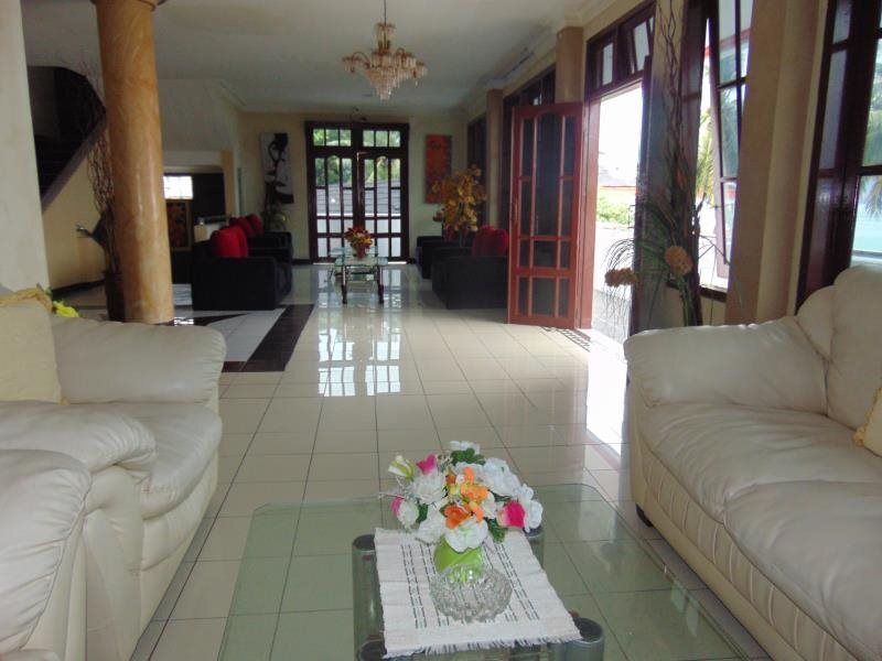 RedDoorz Plus @ Tirta Kencana Hotel — фото 1