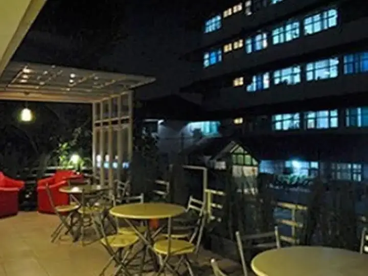 Бандунг: 塞普鲁邦腾@G酒店(Hotel Sepuluh Banteng @ G. House)