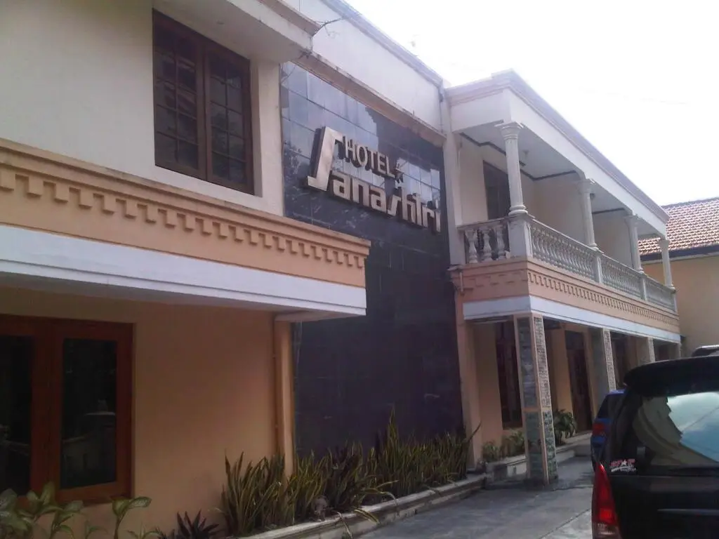 Суракарта: Hotel Sanashtri