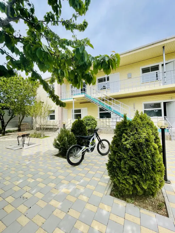 Пятихатки: Меблированные комнаты Surron Anapa Camp