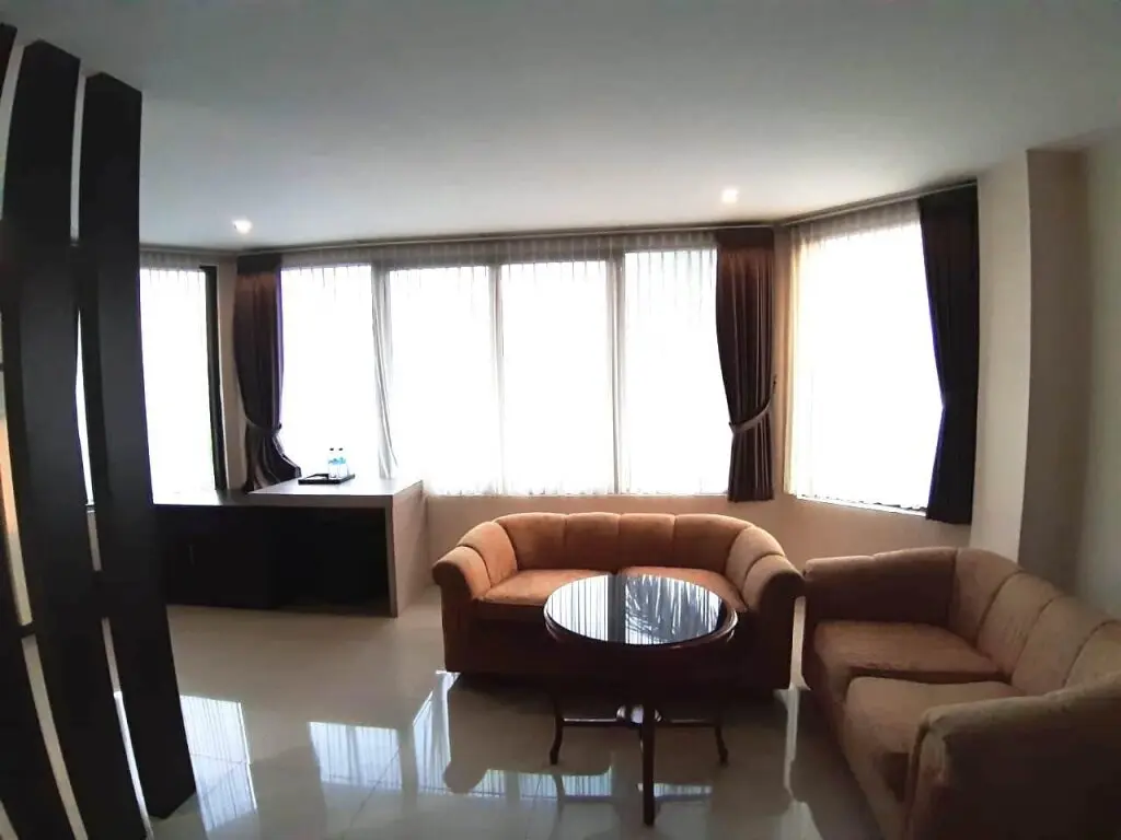 Тегал: Alexander Hotel Tegal