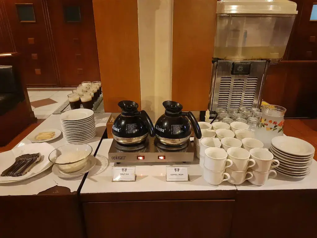 Тегал: Alexander Hotel Tegal