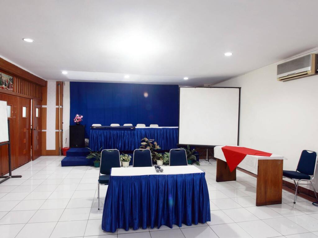Тегал: Alexander Hotel Tegal