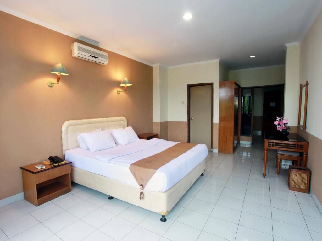 Alexander Hotel Tegal — фото 1
