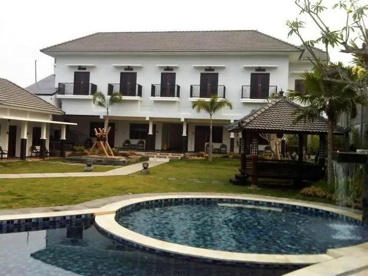 Бату: Sumber Hotel