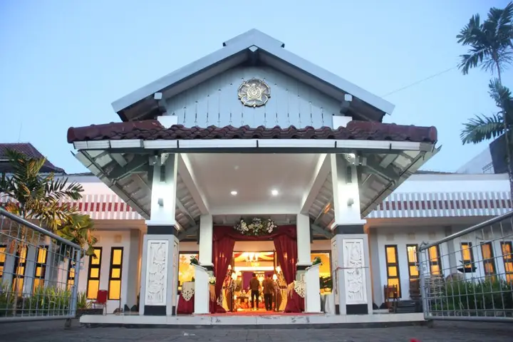 carousel image 0