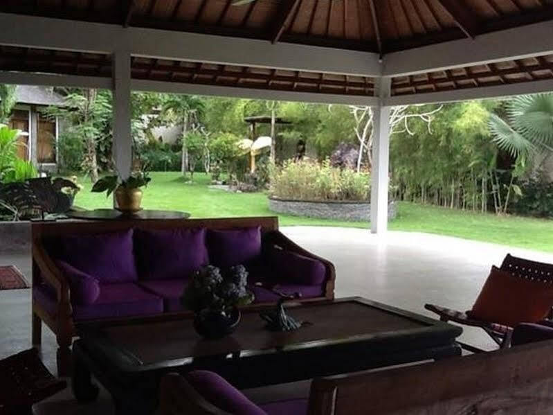 Сепака: Villa Batu Putih