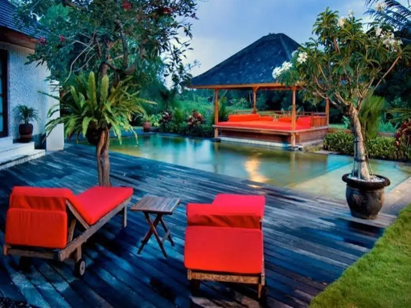 Сепака: Villa Batu Putih