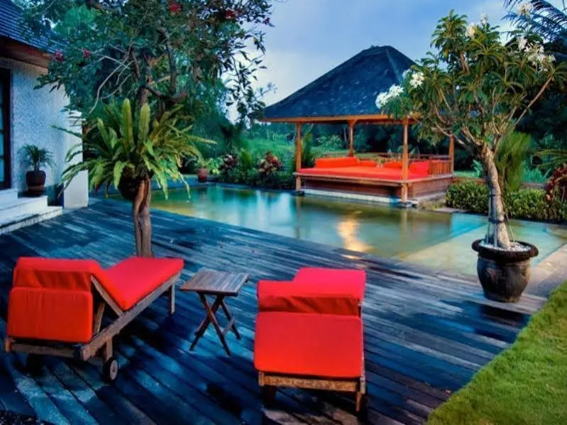 Сепака: Villa Batu Putih