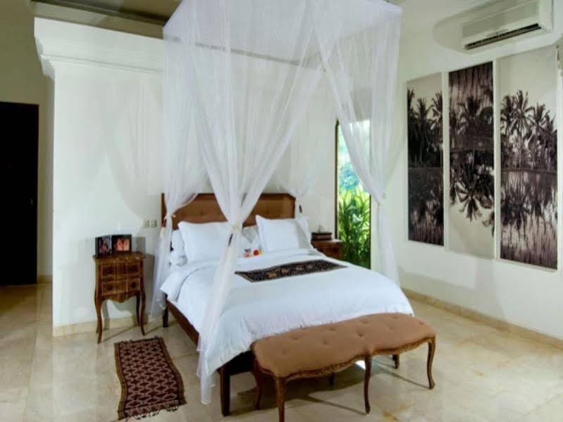 Сепака: Villa Batu Putih