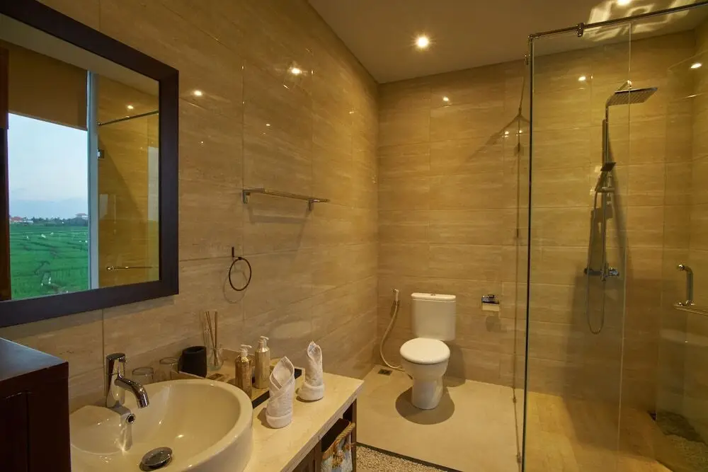 Сесе: Villa Surgawi Cemagi