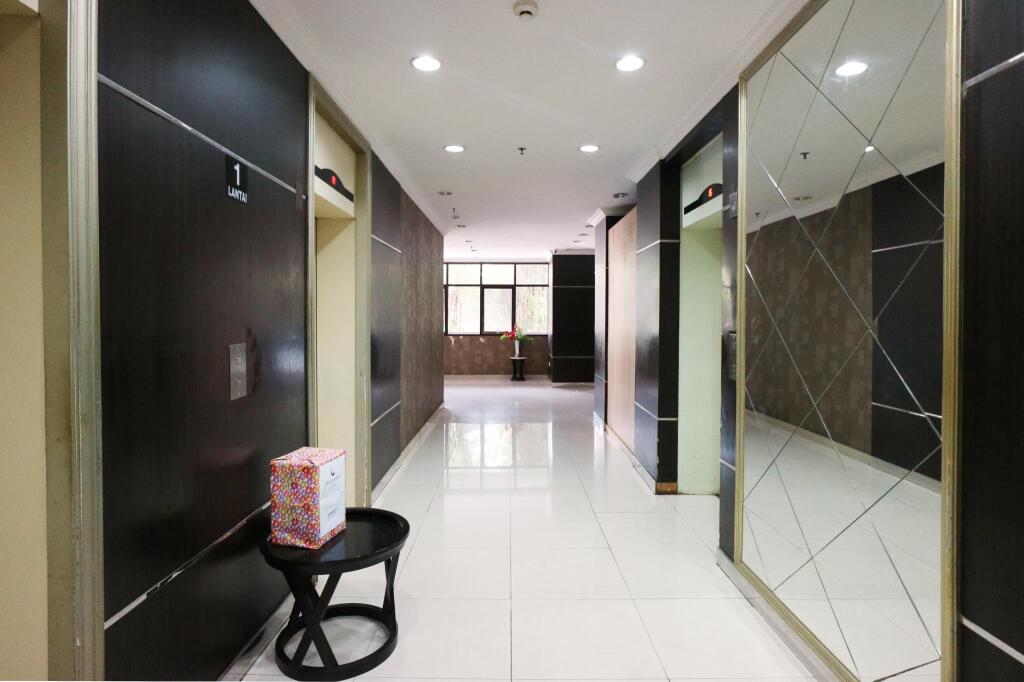 Джакарта: The London Living Apartment at Kebagusan City