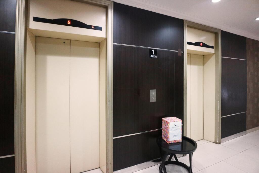 Джакарта: The London Living Apartment at Kebagusan City