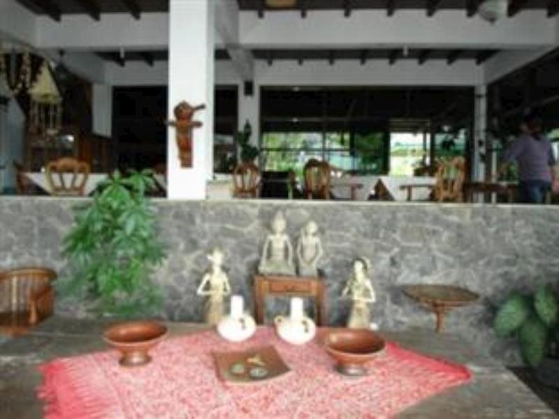 Травас: Nasta Inn Trawas