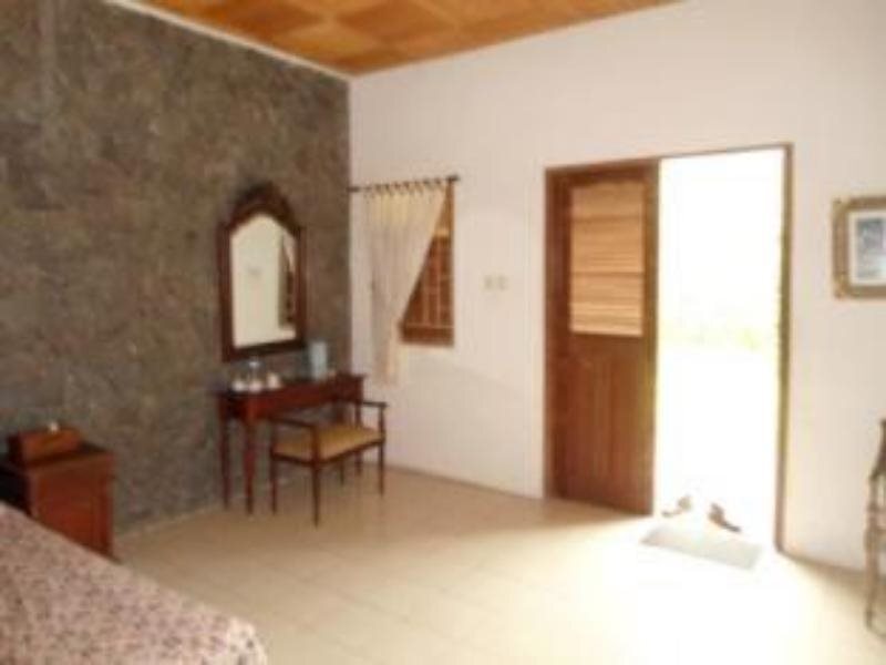 Травас: Nasta Inn Trawas