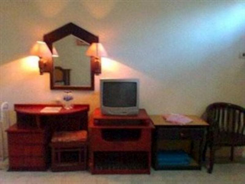 Бату: Hotel Pitaloka Palereman