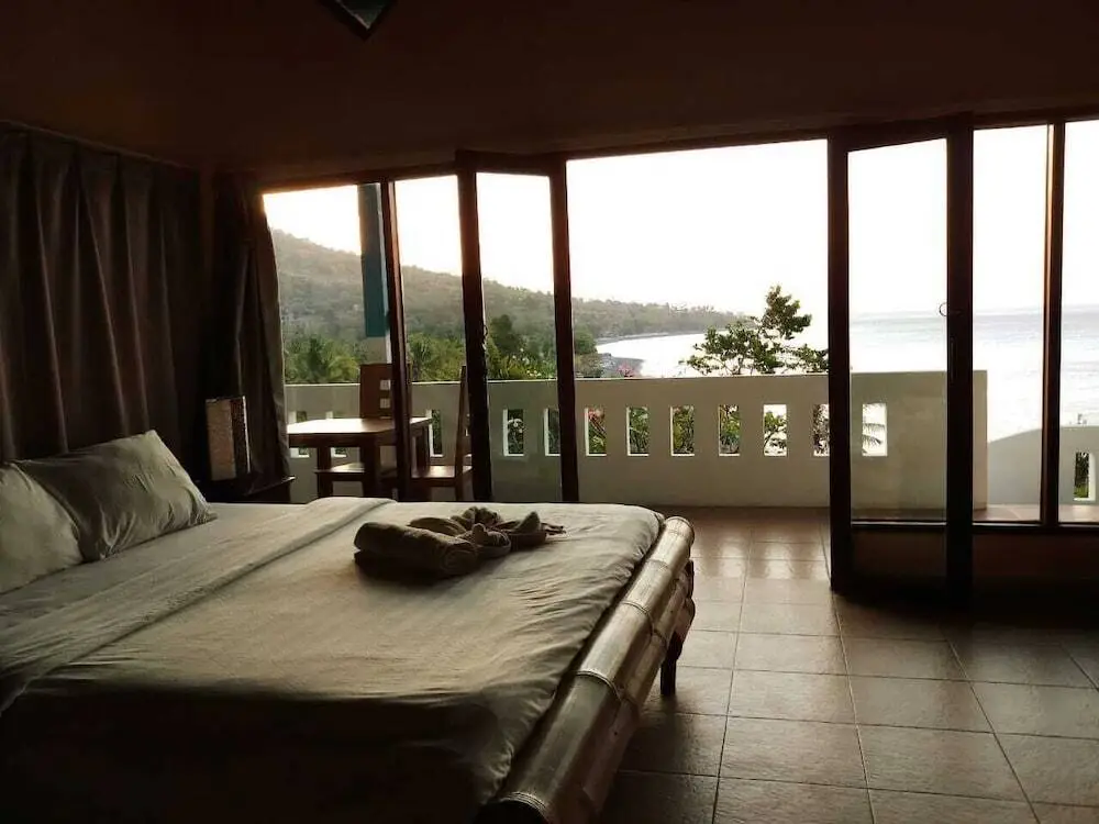 Бунутан: Waenis Sunset View Bungalow and Restaurant