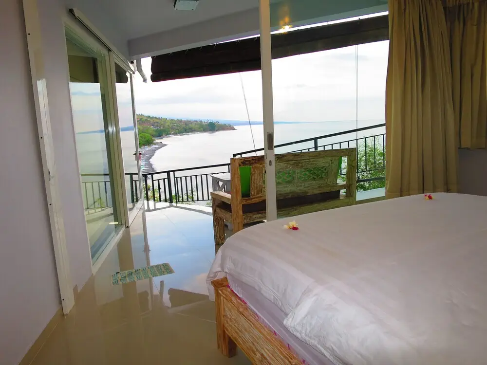 Бунутан: Waenis Sunset View Bungalow and Restaurant
