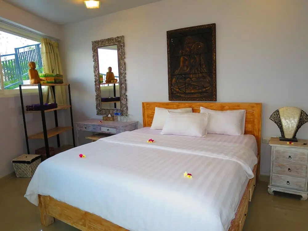 Бунутан: Waenis Sunset View Bungalow and Restaurant