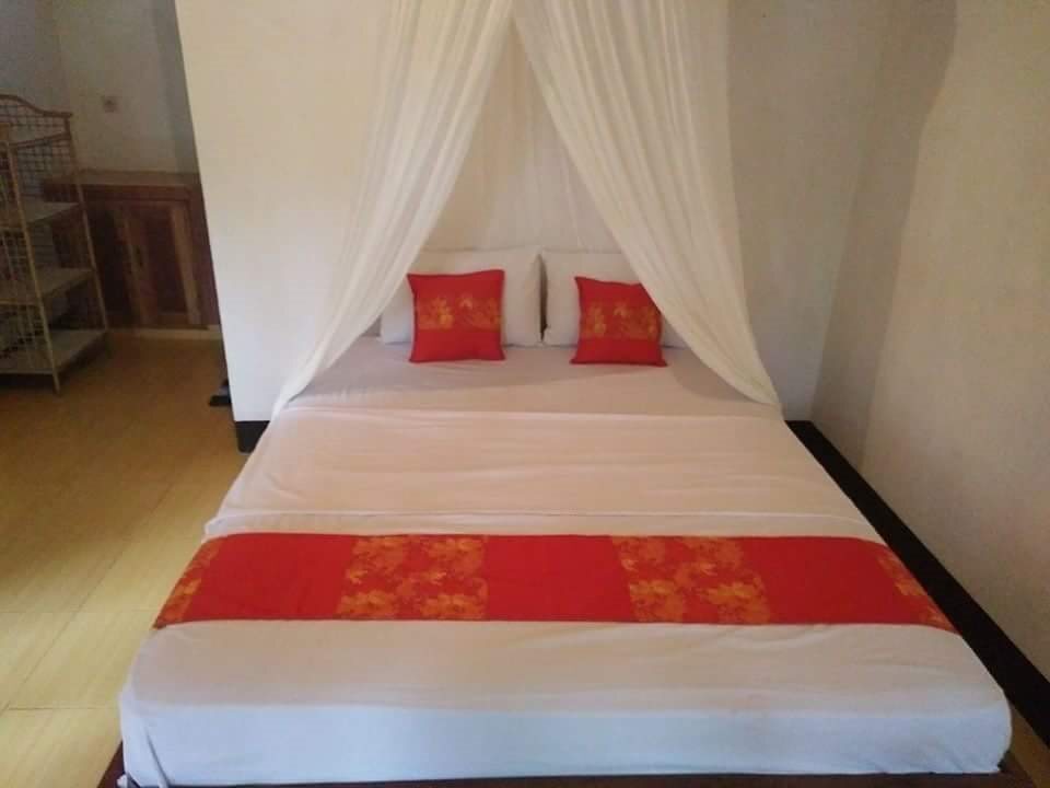 Jerowaru: Hakiki Inn