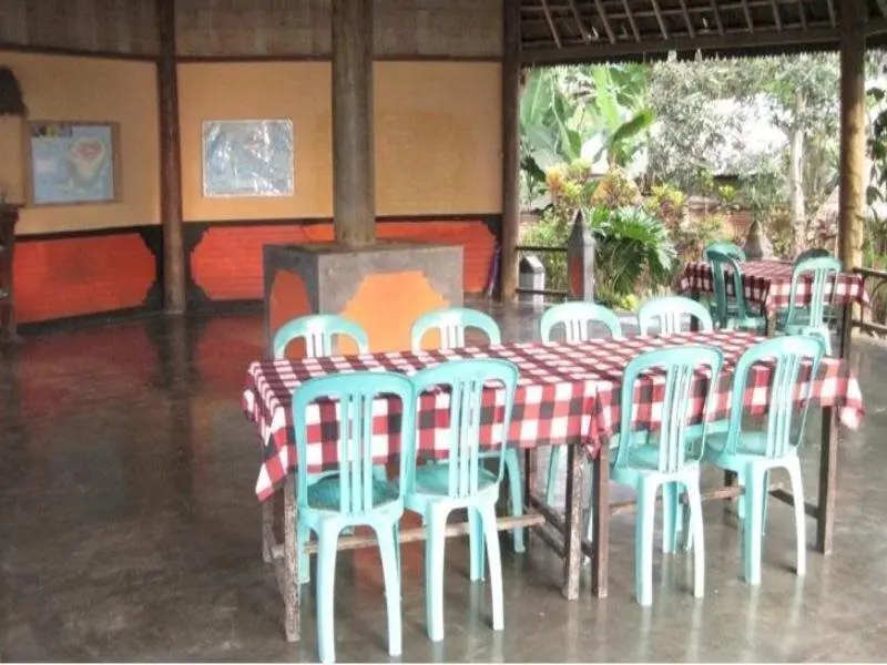 Jerowaru: Hakiki Inn