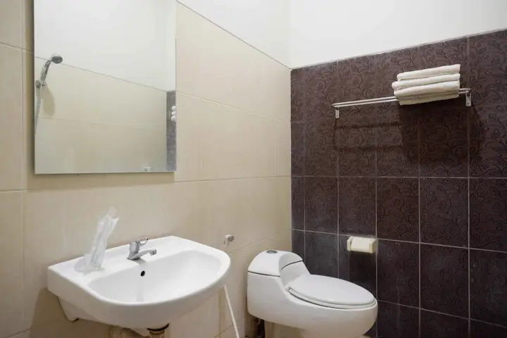 Суракарта: Urbanview Hotel Solo Tiara