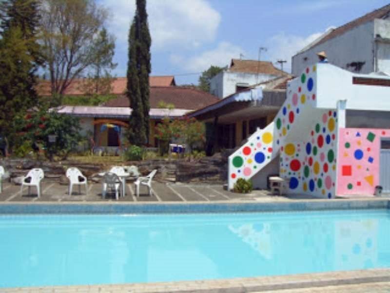 Бату: Hotel Pesona Ratimaya
