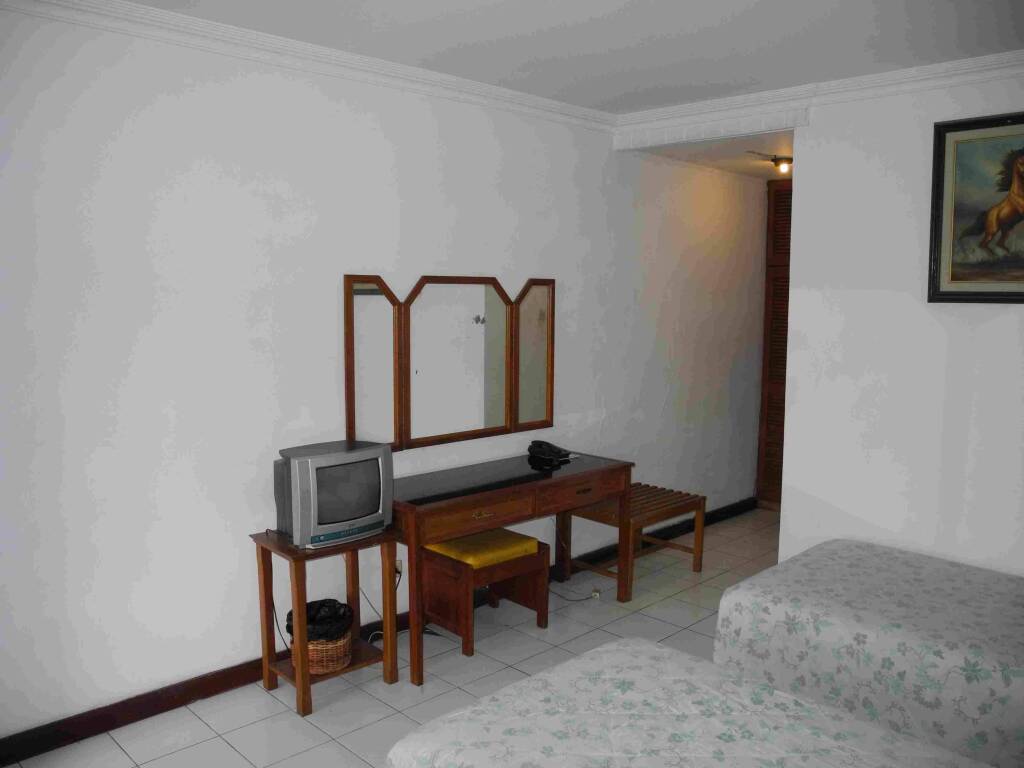 Бату: Aster Hotel & Restaurant