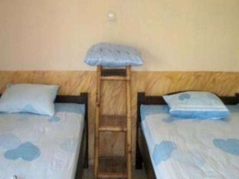 Гили-Мено: Debby Backpackers