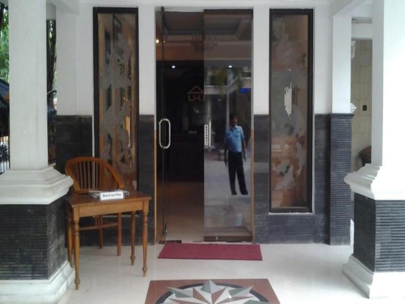 Боджонегоро: Wisma Djaja Hotel