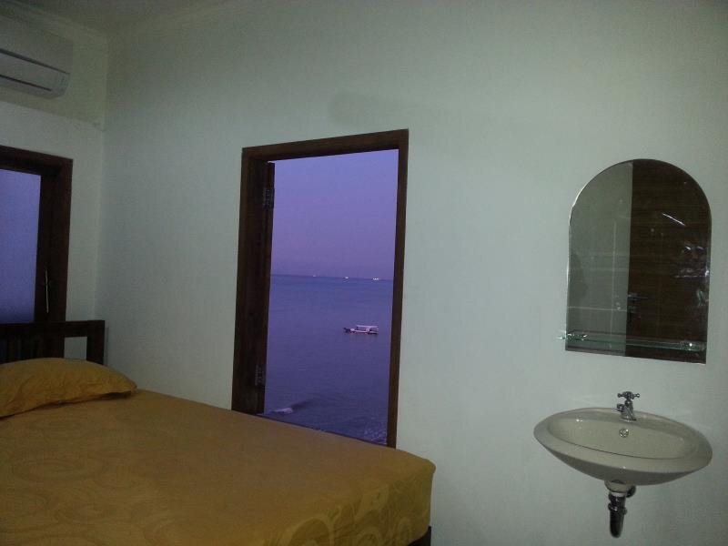 Купанг: Lavalon Seaview Hostel & Bar