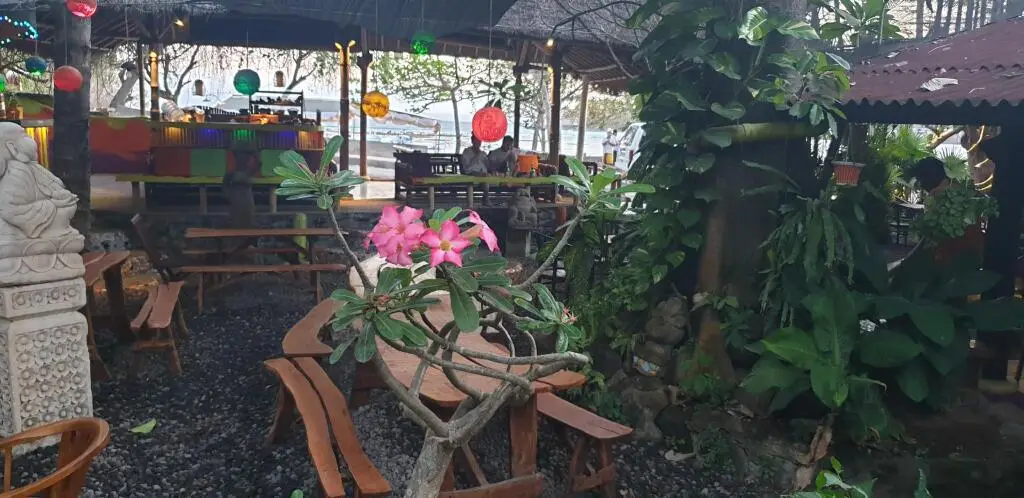 Падангбай: Topi Inn