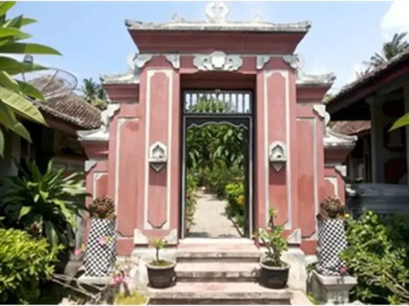 Каликбукбук: 因陀罗普拉酒店(Indra Pura Hotel)