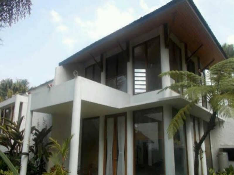 Бату: Villa Dejavu