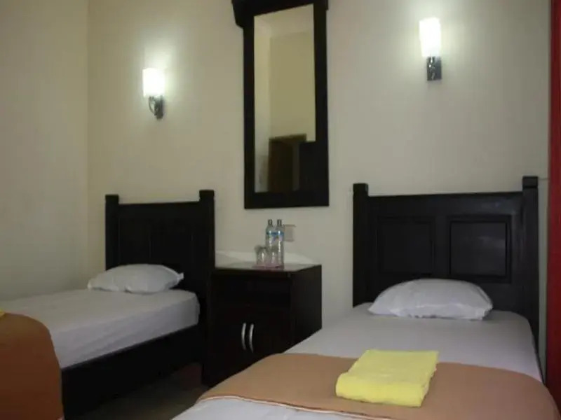 Матарам: Batulayar Hotel